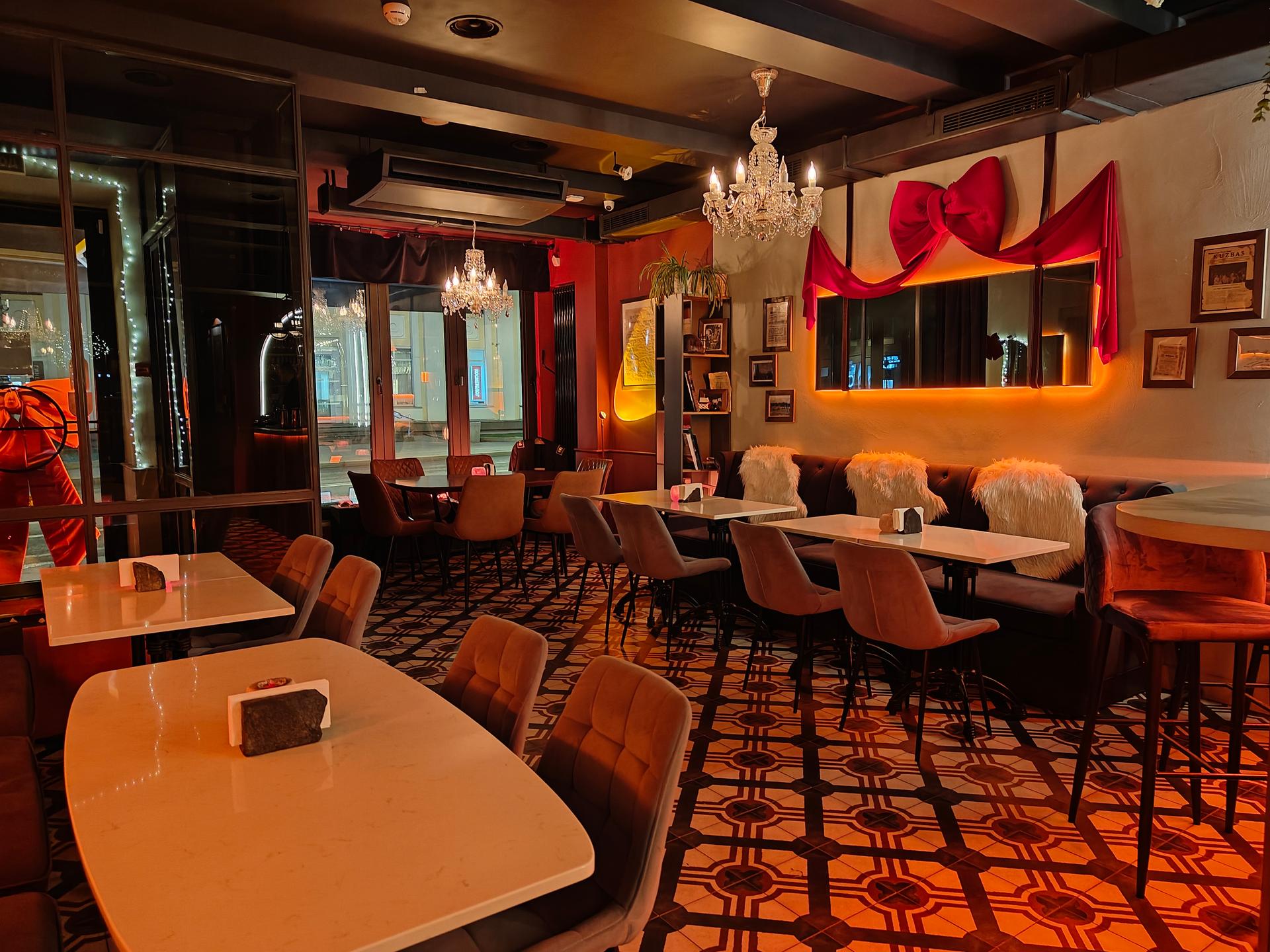 Основной зал